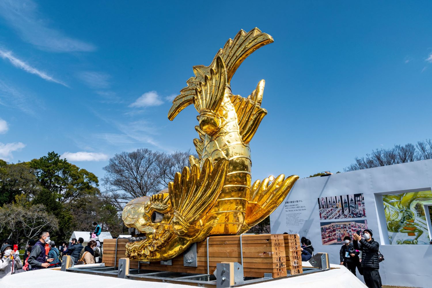 写真:地上に降りた名古屋城金鯱!近くば寄って目にも見よ! - 写真okazin86(^_^)v のホームページ