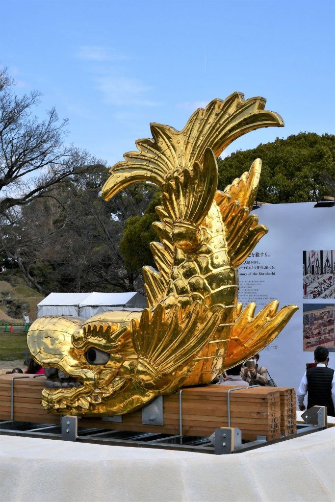 写真:地上に降りた名古屋城金鯱!近くば寄って目にも見よ! - 写真okazin86(^_^)v のホームページ