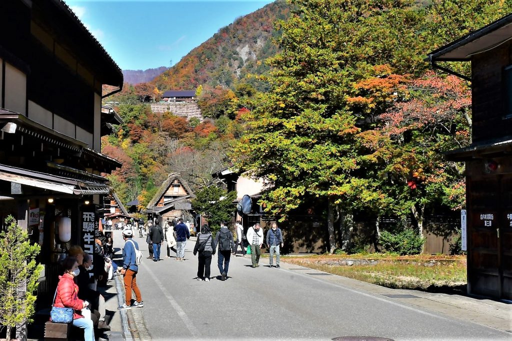 白川郷展望台をの望む