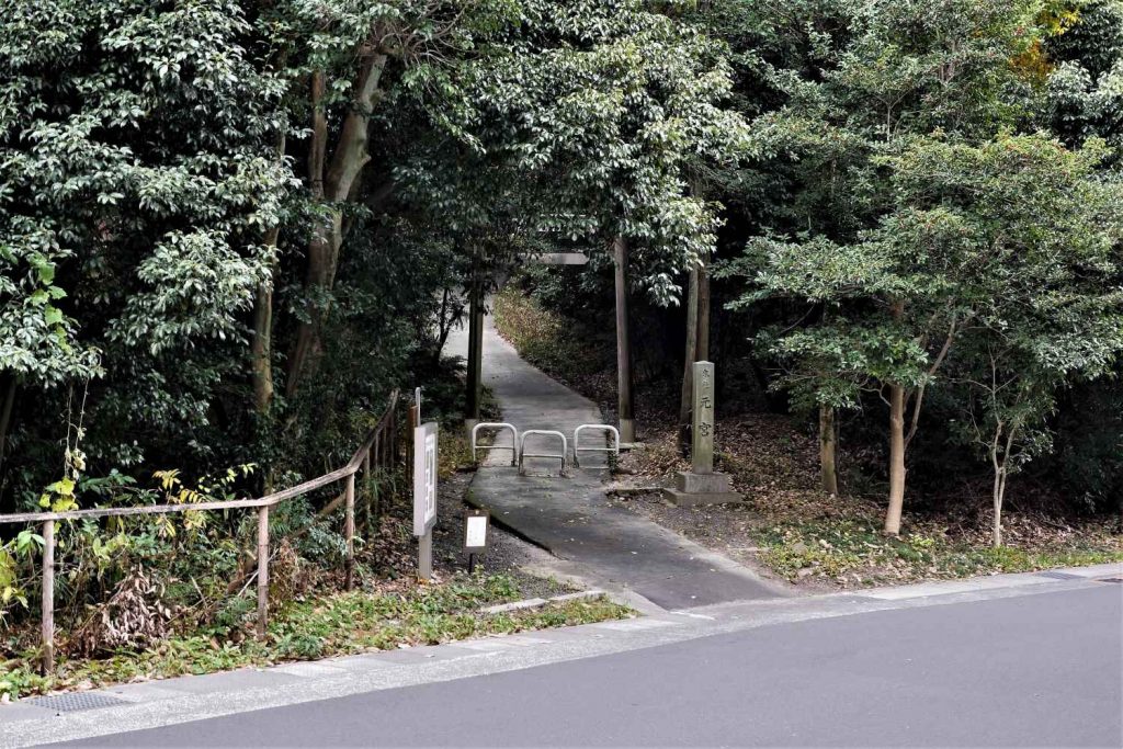氷上姉子神社元宮