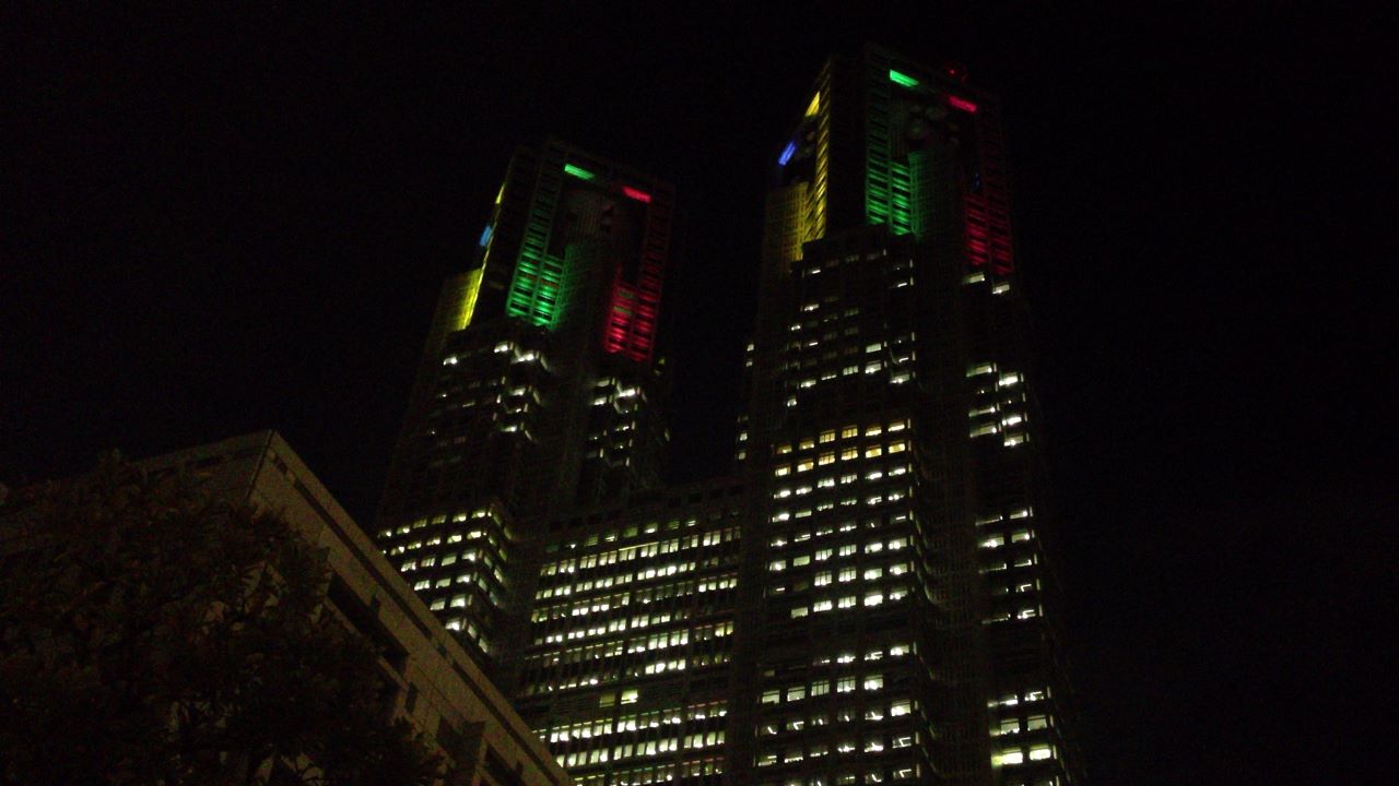 東京都庁オリンピックカラー照明