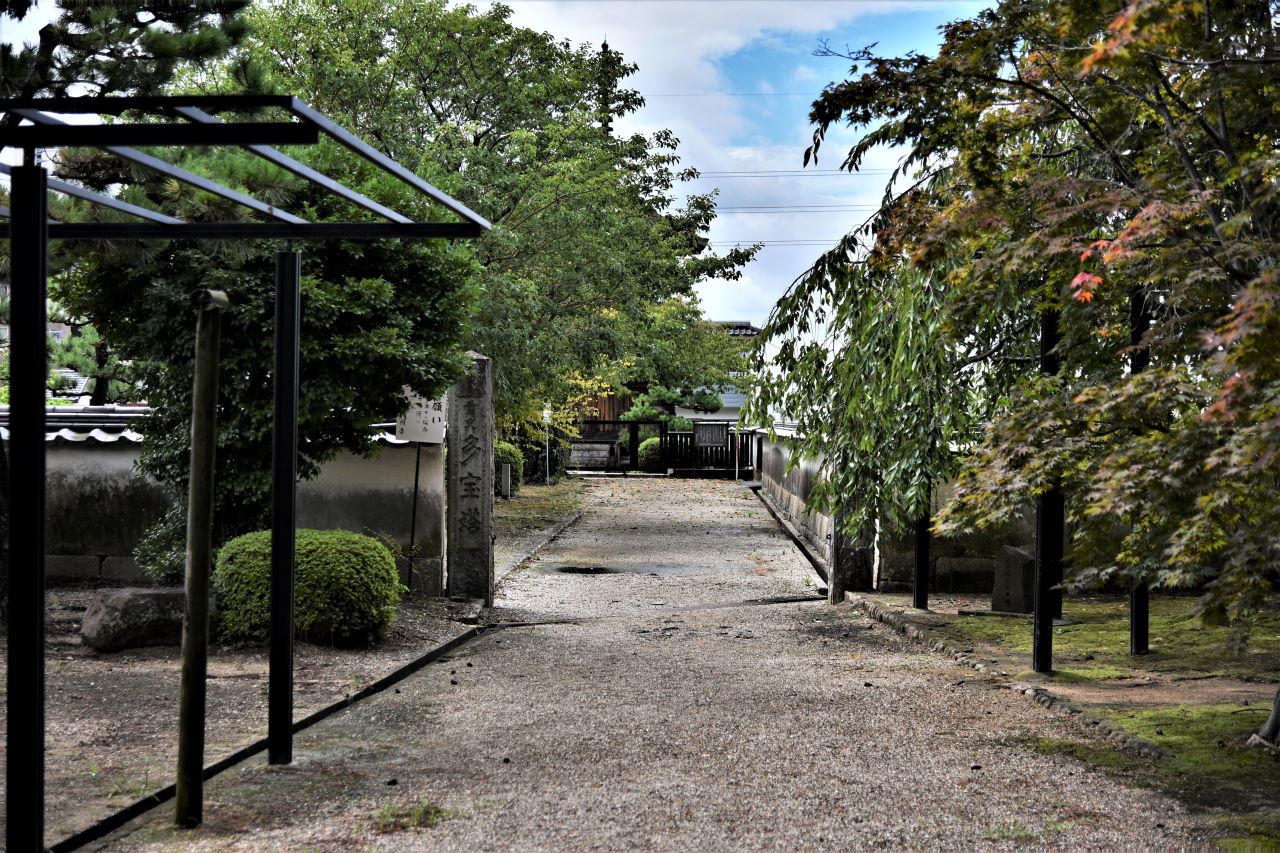 大樹寺多宝塔入り口