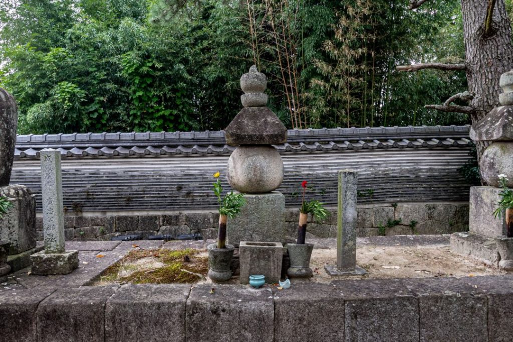 松平７代清康24歳墓