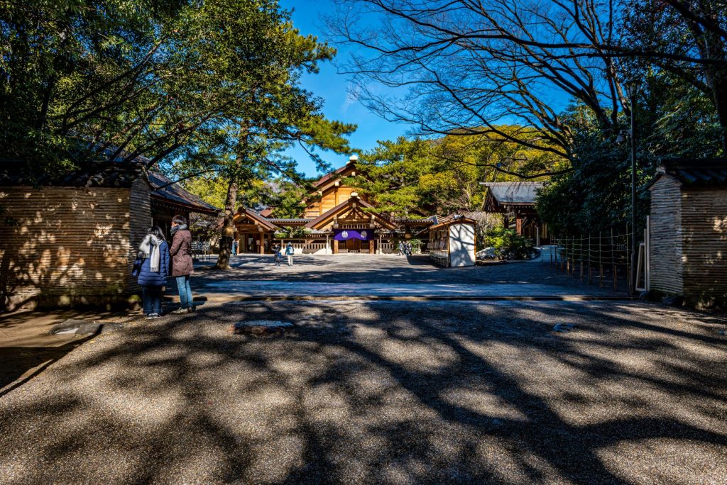 信長塀と神楽殿