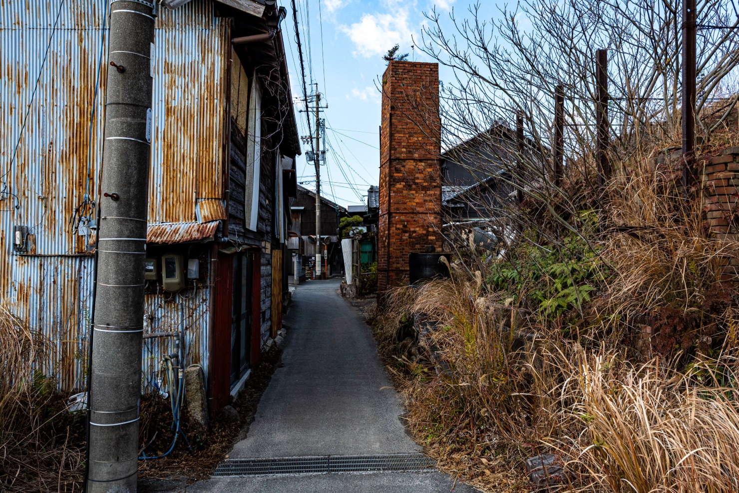 13.常滑焼き物散歩道狭い大通り