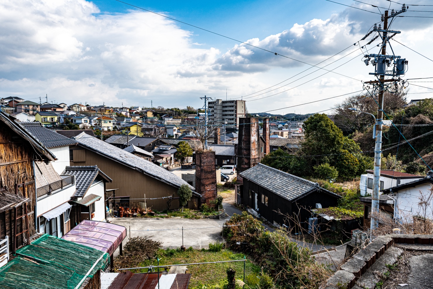 42.常滑焼き物散歩道クラフトや通り見返り