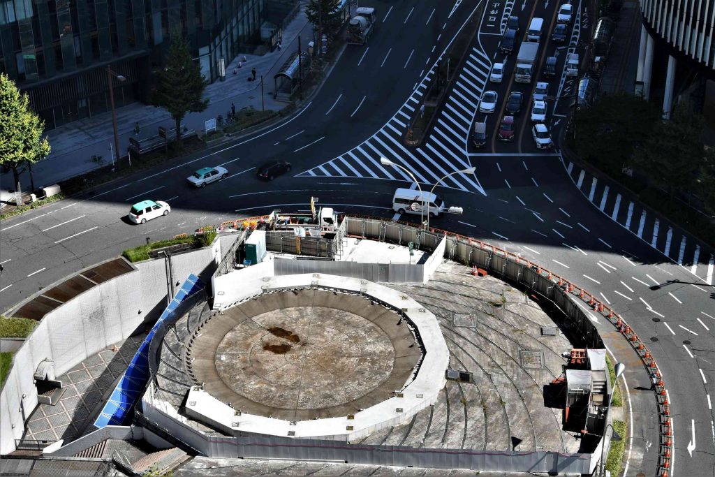 2022/10/11 名古屋駅前モニュメント飛翔の解体撤去が終わり、現場のプレハブ事務所が撤去されています。飛翔の解体プロセス