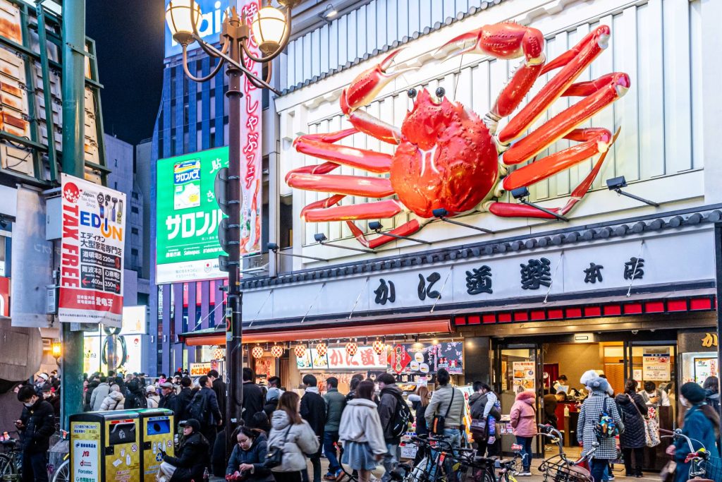 インバウンドでごった返す夜の道頓堀