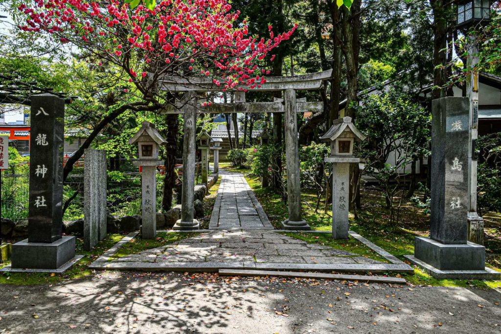 八龍神社