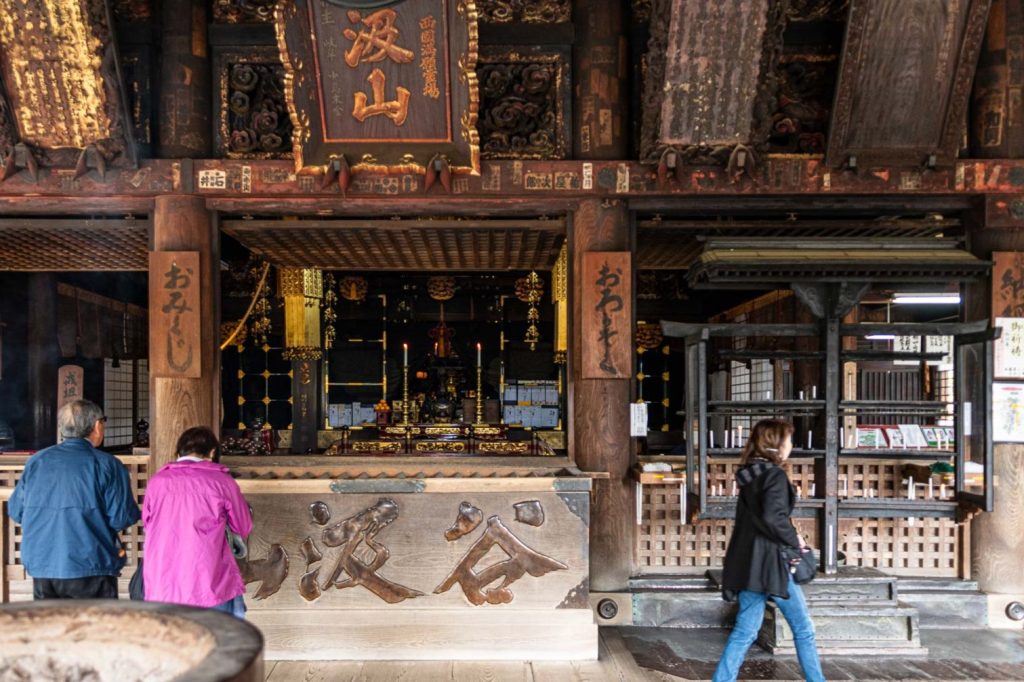 華厳寺は桜祭りで有名