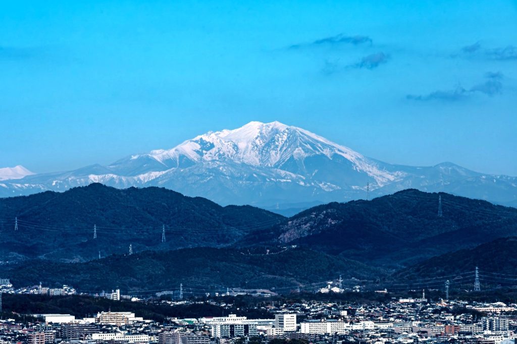 名古屋から見える御嶽山