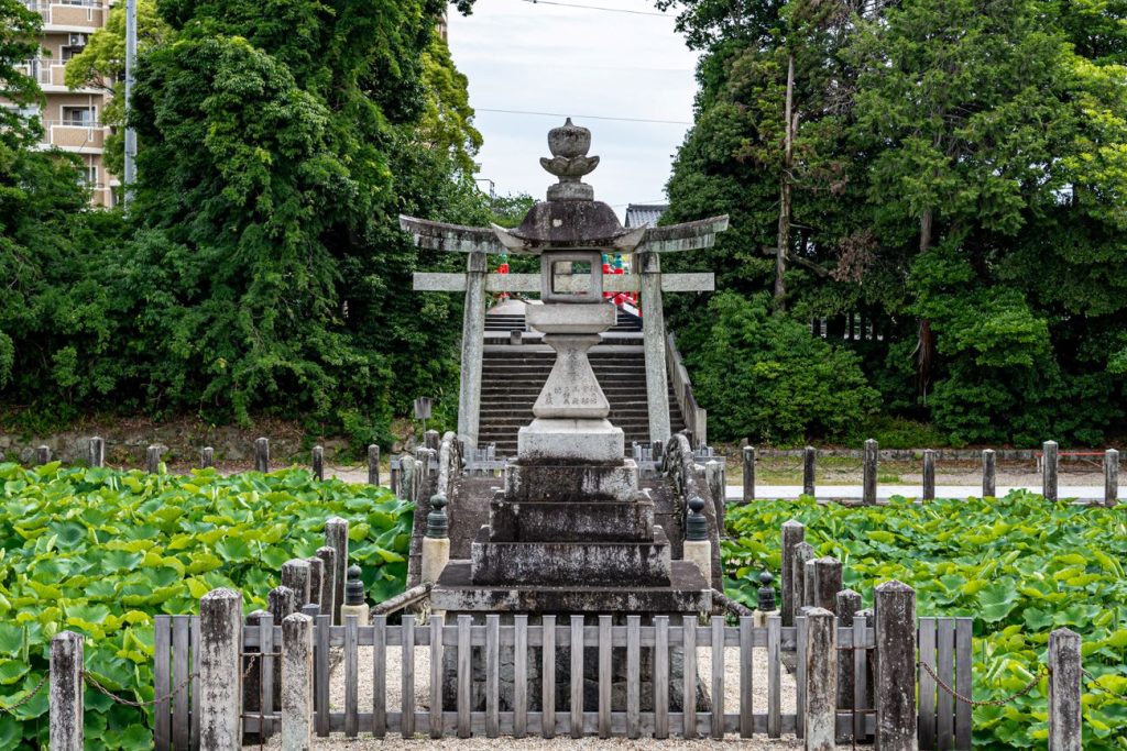 伊賀八幡宮の撮影ポイント 灯篭