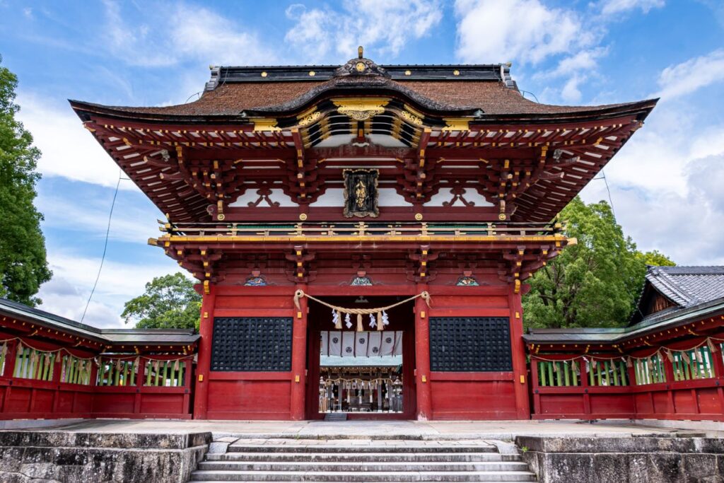 今、伊賀八幡宮は美しい季節を迎えています。