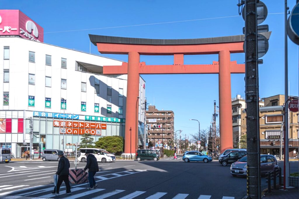 中村公園のシンボル、高さ約24mを誇る大鳥居